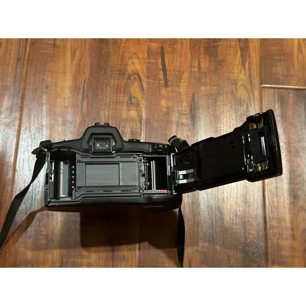 Minolta Maxxum 450si 35mm Film Camera with Tamrin AF 28-70mm Lens & Bag